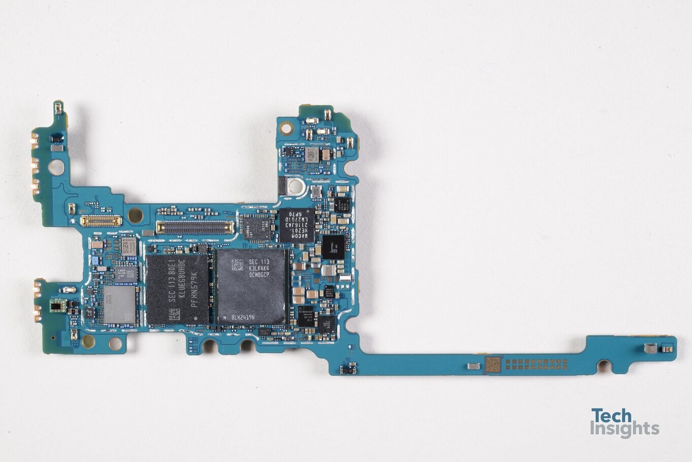 Galaxy Z Fold 5G的主板包括高通的主应用处理器和三星的主内存。