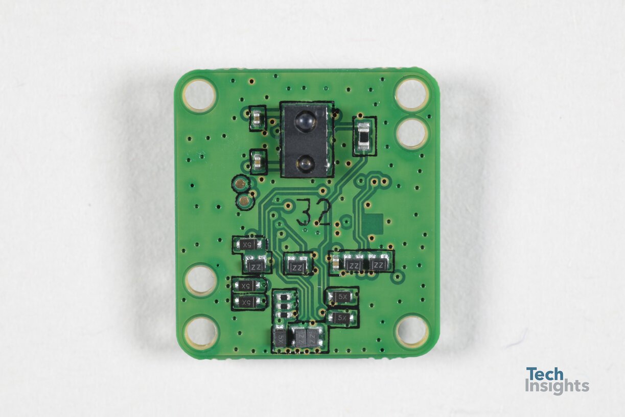 联想头显的传感器板包括博世和AKM半导体的MEMS传感器。